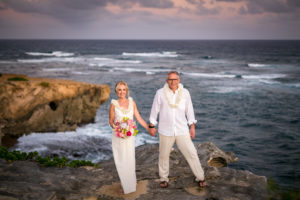 couple on shipwrecks cliff