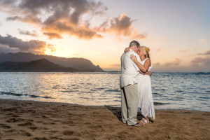 Hawaii wedding couple at sunset